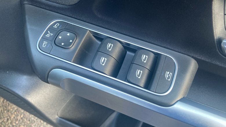 Mercedes-Benz GLB 200 AMG Line Premium + Night Ed 5dr 7G-Tronic Petrol Estate